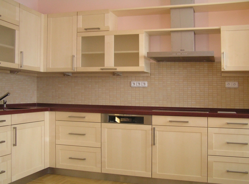 kuchy� javor b�len�